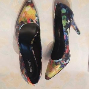 Nine West Floral Heals